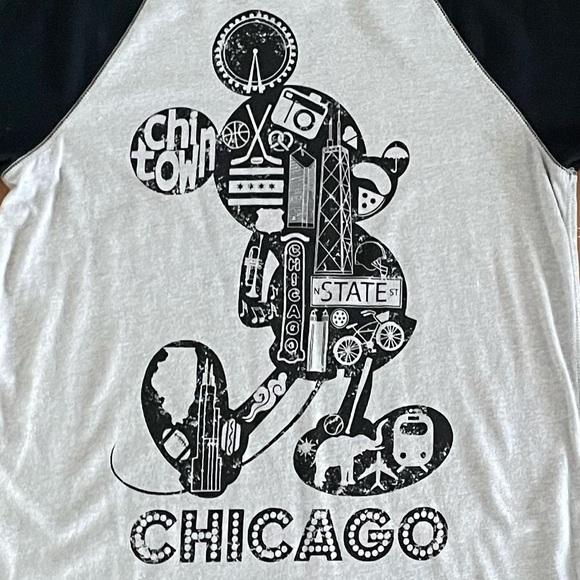 Disney’s Mickey Mouse Chicago T-shirt. - Picture 2 of 5